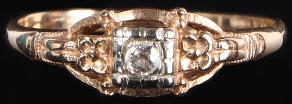 Lot 233077: PETITE 14K YELLOW GOLD LADIES RING W/ DIAMOND