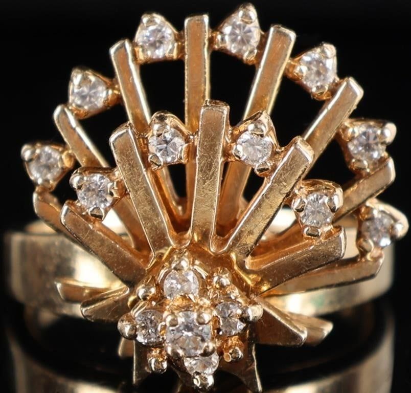Lot 233082: 14K YELLOW GOLD DIAMOND ROTATING FAN LADIES RING