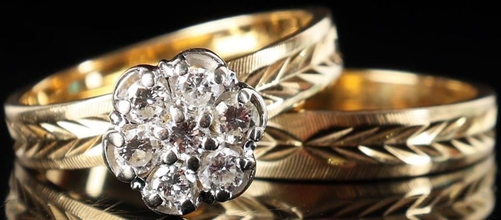 Lot 233083: 14K LADIES DIAMOND CLUSTER WEDDING SET
