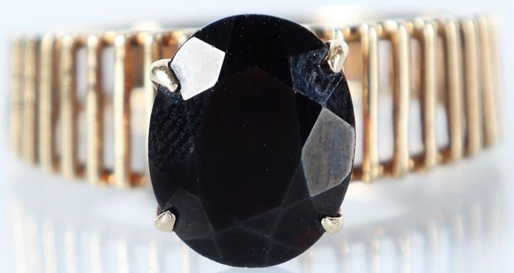Lot 233097: 14K YELLOW GOLD LADIES RING W/ RICH GARNET GEM