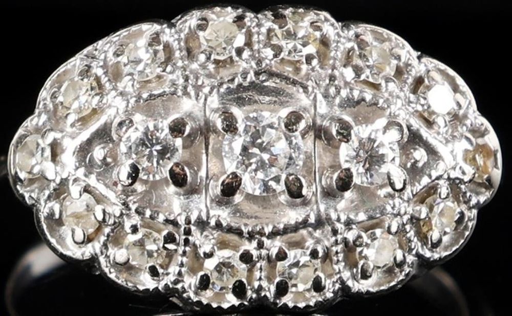 Lot 233105: 14K WHITE GOLD NATURAL DIAMOND ART DECO RING