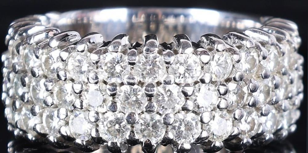 Lot 233111: 14K WHITE GOLD LADIES RING STUDDED W/ MOISSANITE