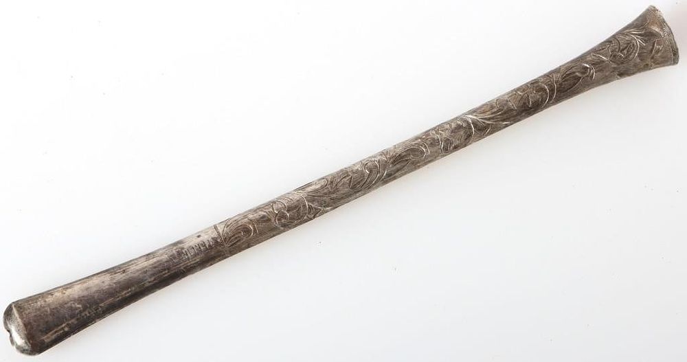 Lot 233115: ANTIQUE STERLING SILVER ETCHED CIGARETTE HOLDER