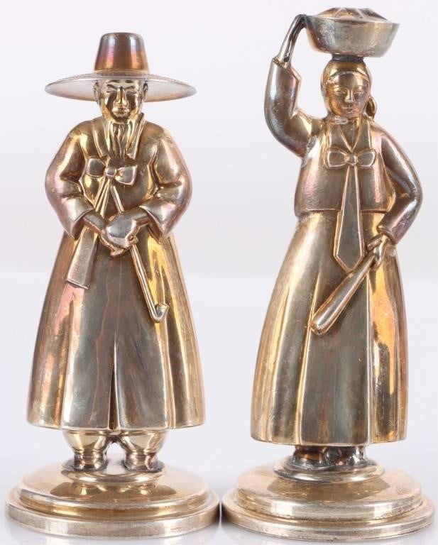 Lot 233122: ANTIQUE STERLING SILVER JAPANESE COUPLE SHAKERS
