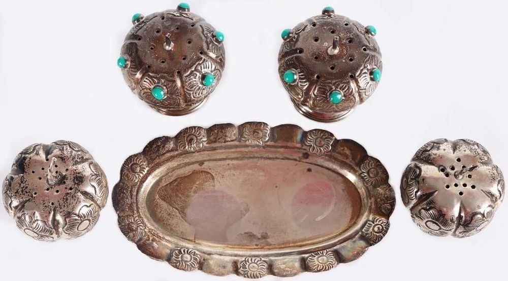 Lot 233127: MEXICO STERLING SILVER PUMPKIN SHAKERS W/ TRAY (2)