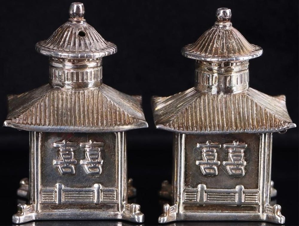 Lot 233131: VINTAGE 925 SILVER THISTLE & BEE PAGODA SHAKERS