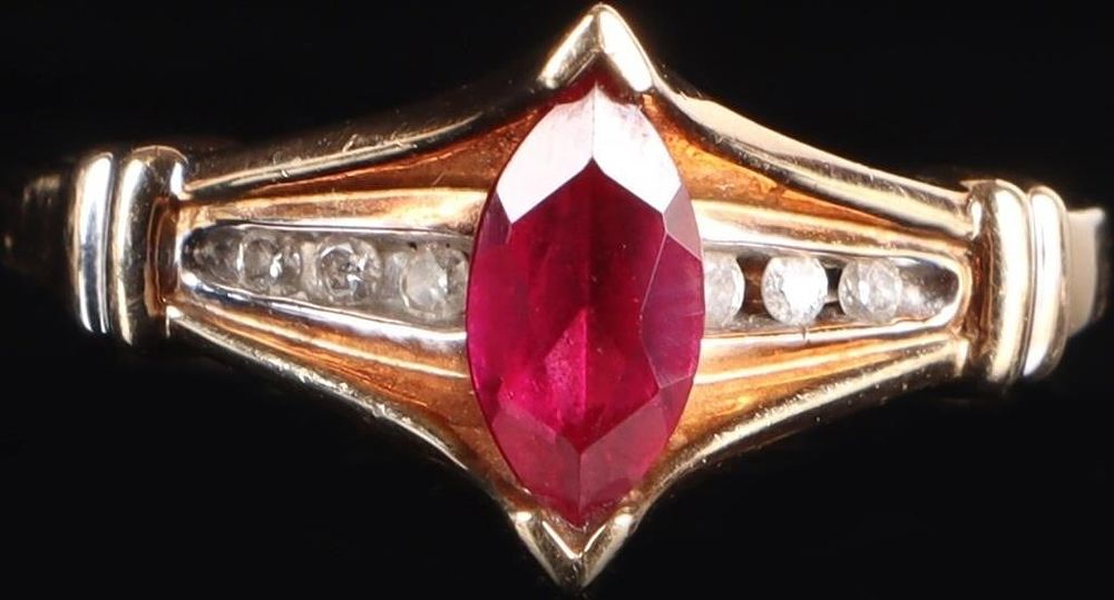 Lot 233144: 10K YELLOW GOLD PINK RUBY DIAMOND LADIES RING