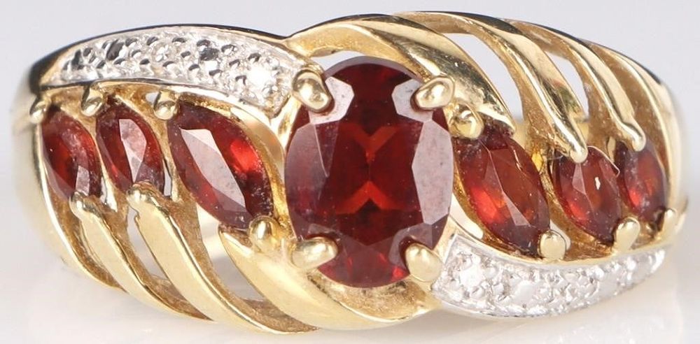 Lot 233145: 10K YELLOW GOLD GARNET DIAMOND LADIES RING