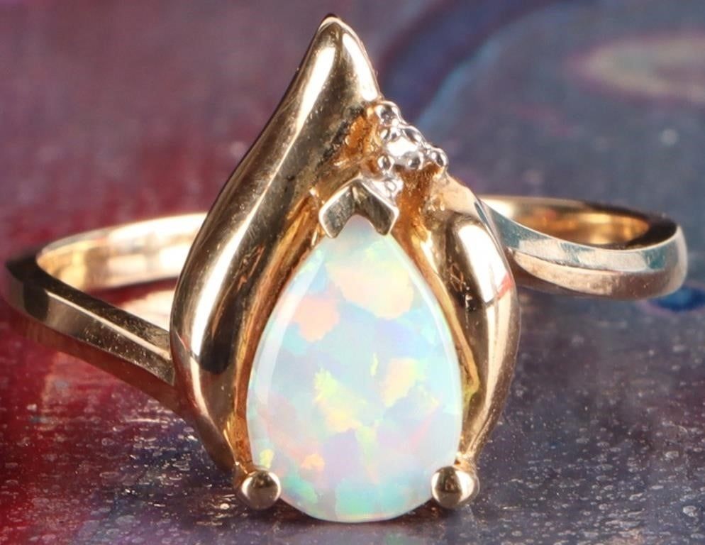 Lot 233146: 10K YELLOW GOLD OPAL DIAMOND LADIES RING