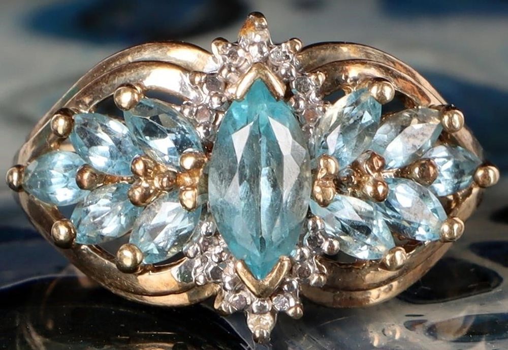 Lot 233149: 10K YELLOW GOLD BLUE TOPAZ DIAMOND LADIES RING