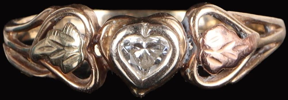 Lot 233153: 10K YELLOW GOLD LADIES RING W/ HEART DIAMOND