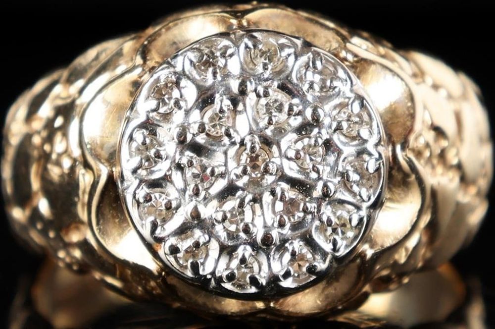 Lot 233157: 10K YELLOW GOLD DIAMOND CLUSTER LADIES RING