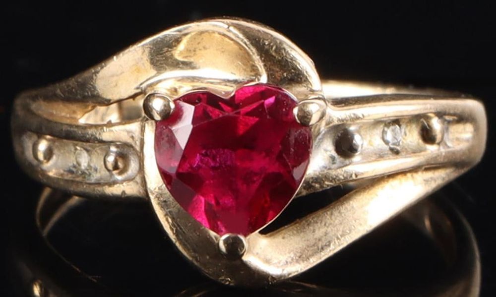 Lot 233168: 10K YELLOW GOLD HEART RUBY LADIES RING