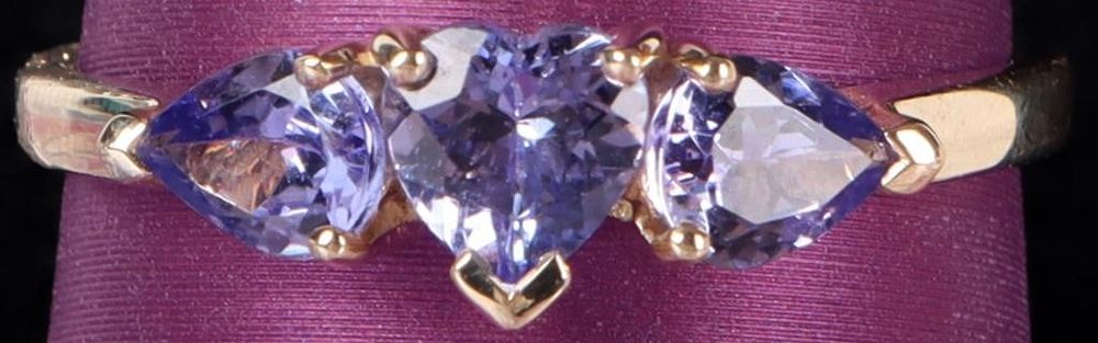 Lot 233173: 10K YELLOW GOLD LADIES RING W/ TANZANITE GEMSTONES