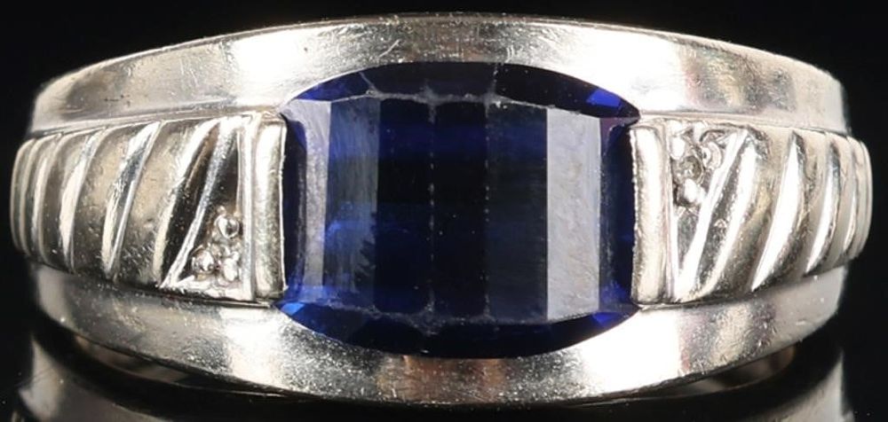 Lot 233178: 10K WHITE GOLD MENS RING W/ SAPPHIRE & DIAMONDS
