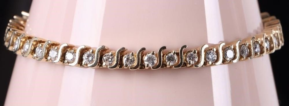 Lot 233198: 14K YELLOW GOLD NATURAL DIAMOND TENNIS BRACELET