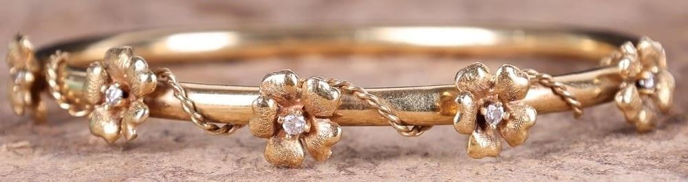 Lot 233199: 14K YELLOW GOLD NATURAL DIAMOND FLORAL BRACELET