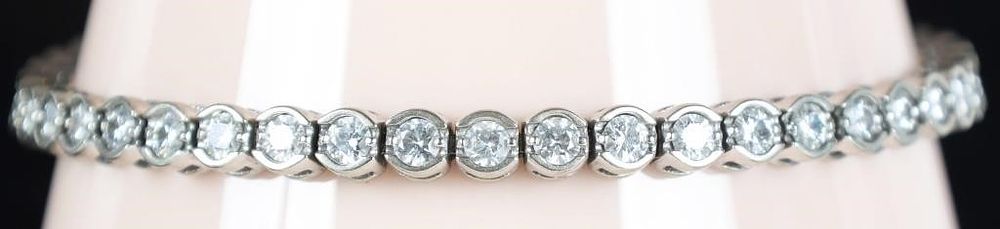 Lot 233206: 14K WHITE GOLD LADIES BRACELET W BRIGHT MOISSANITE