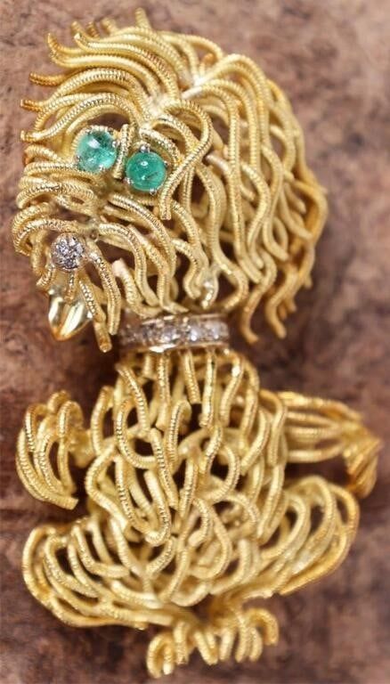 Lot 233254: 18K YELLOW GOLD SHEEPDOG PENDANT EMERALDS & DIAS