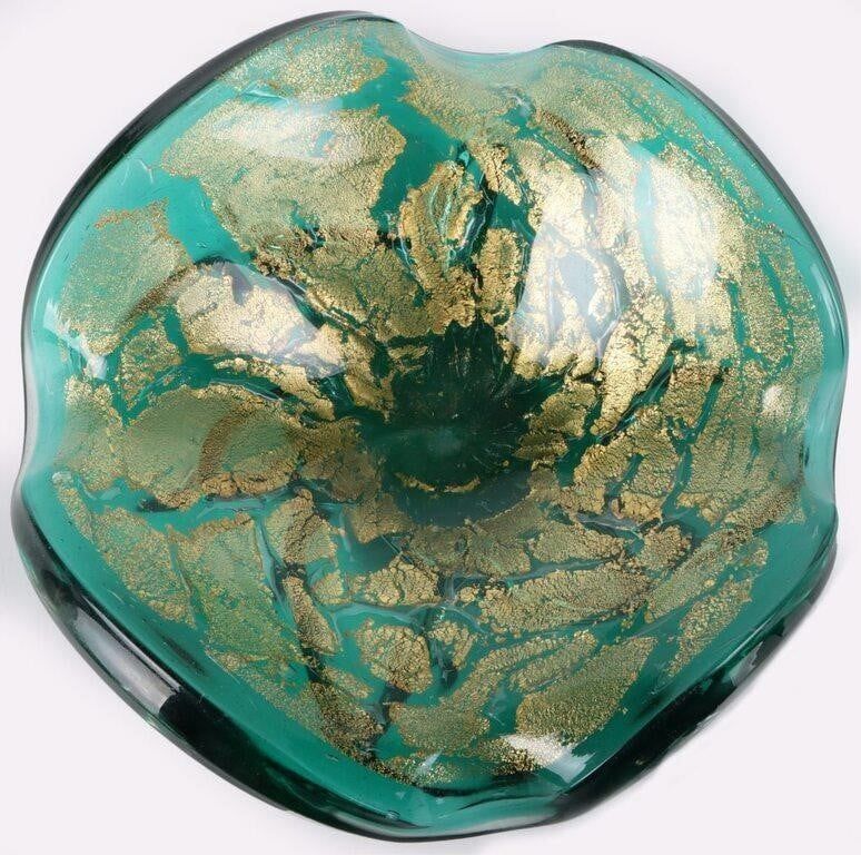 Lot 233380: ITALIAN MURANO GOLD & GREEN BOWL
