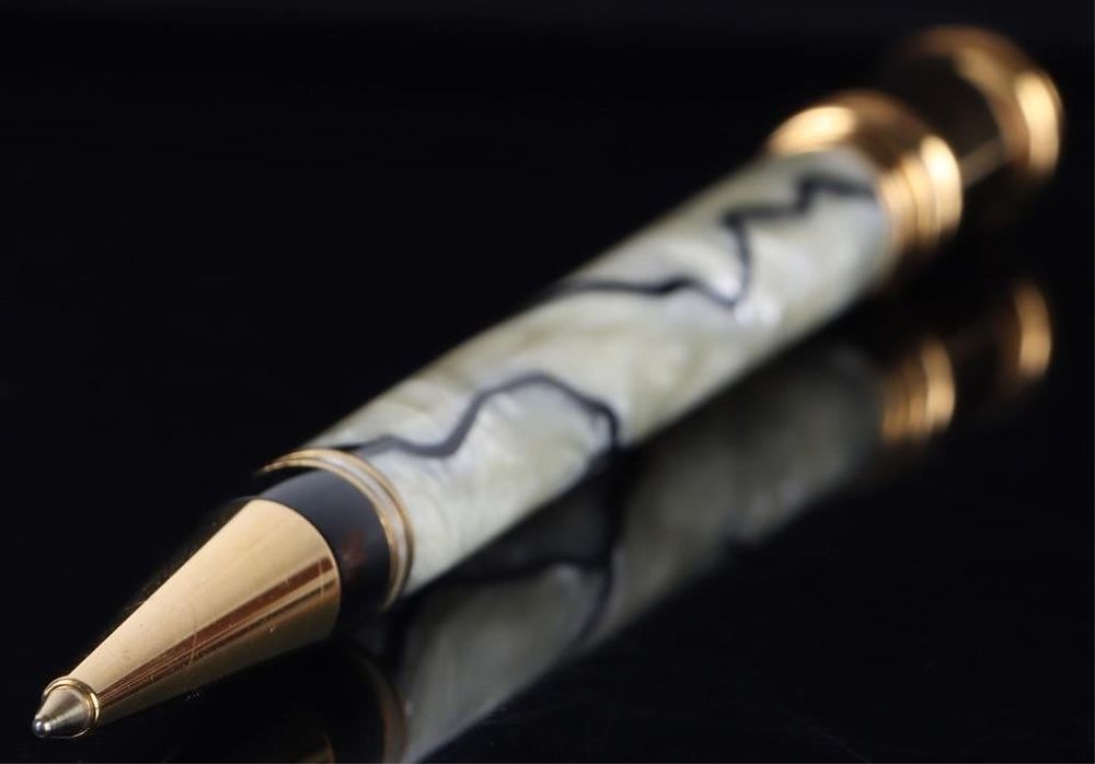 Lot 233393: PARKER DUOFOLD UK GOLD BLACK PEARL TWIST PEN