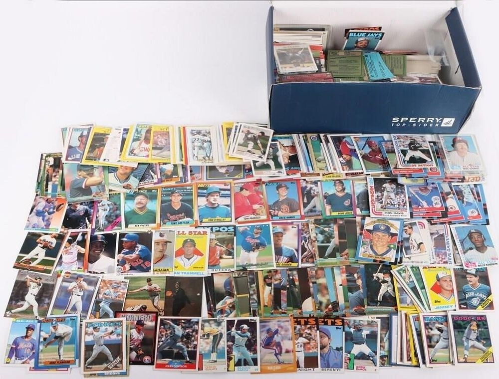 Lot 233419: ASSORTED 1980'S-2000'S BASEBALL CARDS ~400