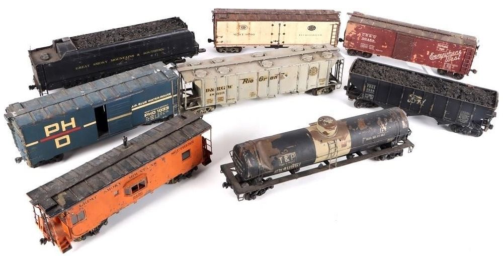 Lot 233425: VINTAGE O GAUGE MODEL TRAIN BOXCARS TANK COAL (8)