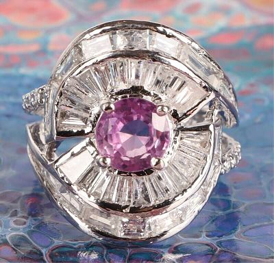 5.52CTW PINK SAPPHIRE & DIAMOND LADIES RING. 5.52CTW pink sapphire and diamond ladies ring in 