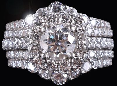 HELZBERG 2.45CTW DIAMOND LADIES WEDDING RING SET. This lot contains a gorgeous ladies wedding 