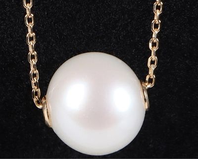 14K YELLOW GOLD PEARL LADIES NECKLACE. 14K yellow gold pearl ladies necklace. Gemstones to 