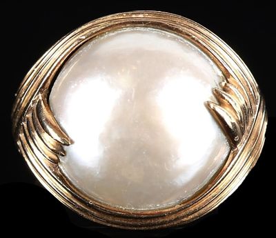 14K YELLOW GOLD LADIES RING W/ 16MM TAHITIAN PEARL. 14k yellow gold ladies ring with half of a 