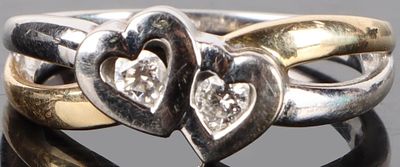 14K YELLOW AND WHITE GOLD LADIES RING W/ DIAMONDS. 14k white gold ladies ring with a yellow gold 