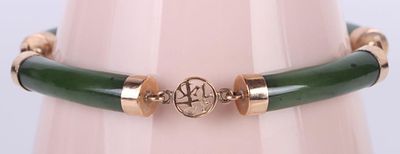 8.5" GREEN JADE 14K GOLD LADIES BRACELET. 14K yellow gold green jade ladies bracelet.Stone Type: 