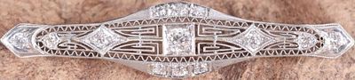 PLATINUM ART DECO LADIES BAR BROOCH W/ 13 DIAMONDS. Platinum Art Deco ladies filigree bar brooch 