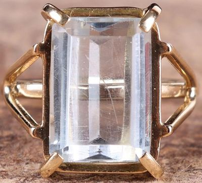 14K YELLOW GOLD BLUE TOPAZ LADIES RING. 14K yellow gold blue topaz ladies ring. Gemstones to 