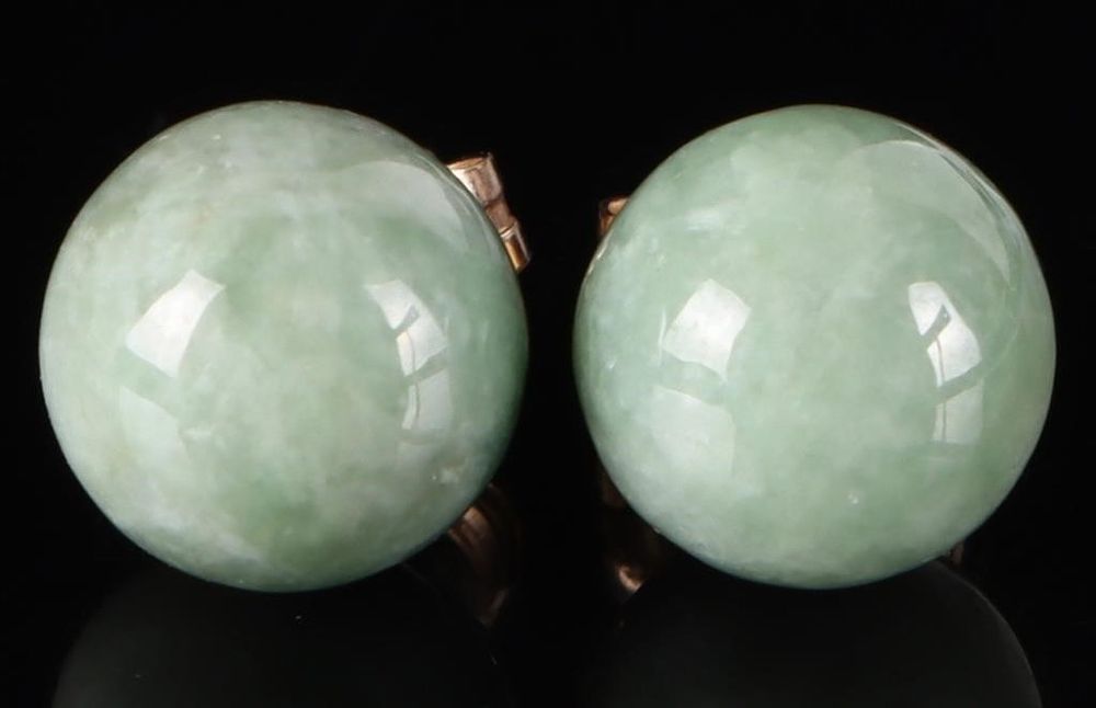 Lot 235005: 14K YELLOW GOLD NEPHRITE STUD LADIES EARRINGS
