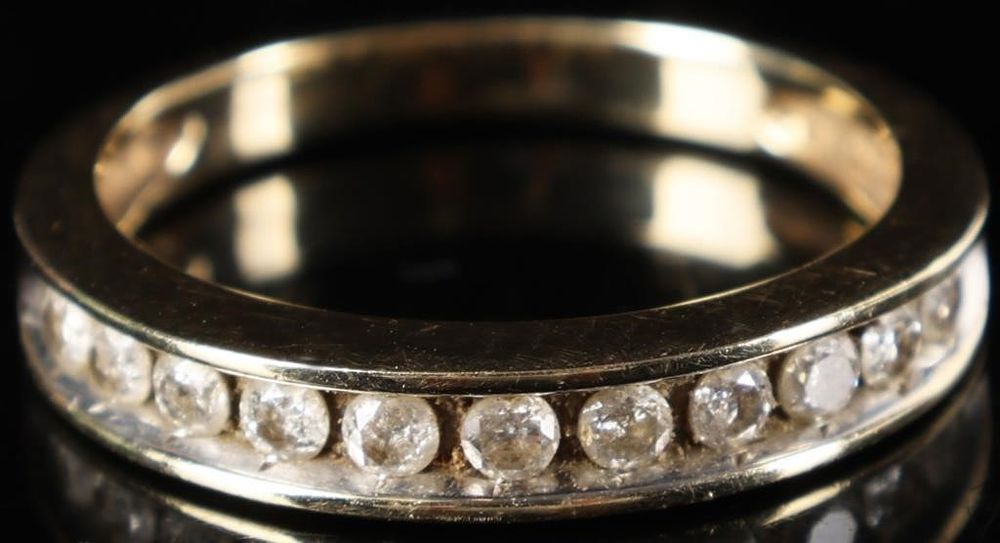 Lot 235028: VINTAGE 10K YELLOW GOLD LADIES RING W/ 11 DIAMONDS