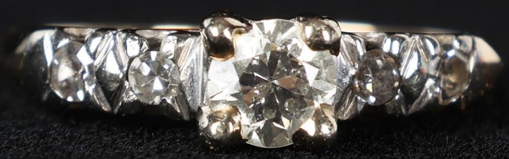 Lot 235033: PETITE 14K YELLOW/WHITE GOLD LADIES RING W/ DIAS