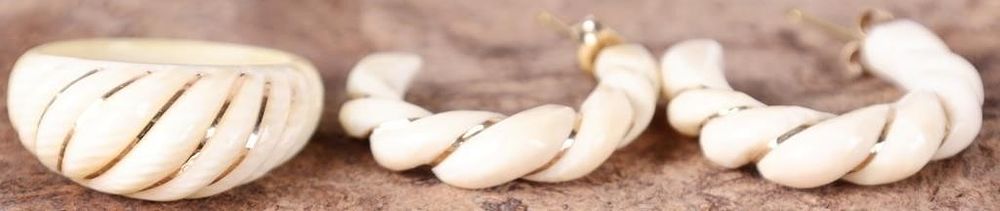 Lot 235049: VINTAGE GOLD STRIPE TWISTED BONE EARRINGS & RING