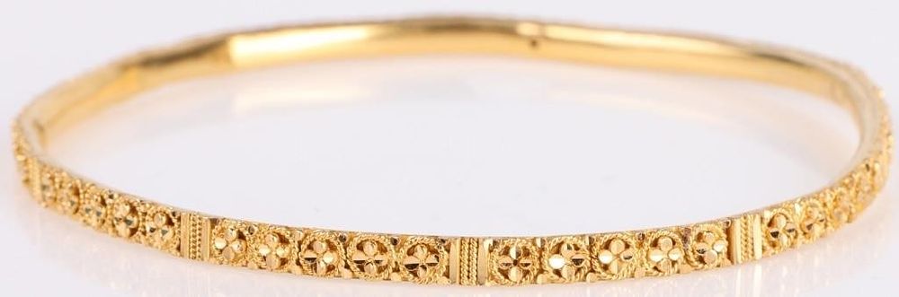 Lot 235066: 22K YELLOW GOLD FILIGREE BANGLE LADIES BRACELET