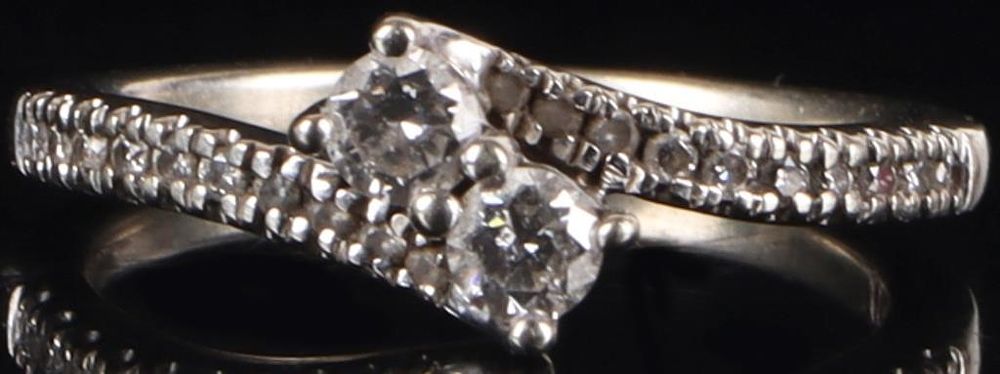 Lot 235083: 14K WHITE GOLD NATURAL DIAMOND LADIES RING