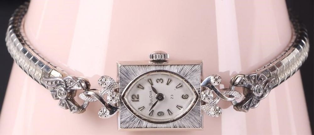 Lot 235116: 14K GOLD VINTAGE BULOVA DIAMOND WRISTWATCH