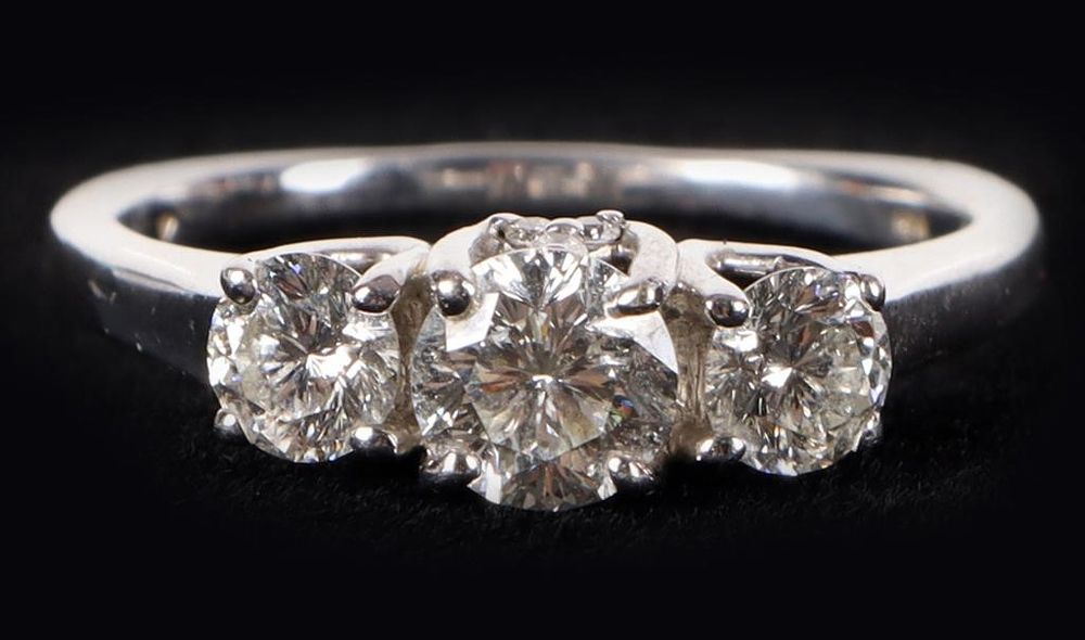 Lot 235128: 1.48CTW 3 STONE NATURAL  DIAMOND 18K LADIES BAND