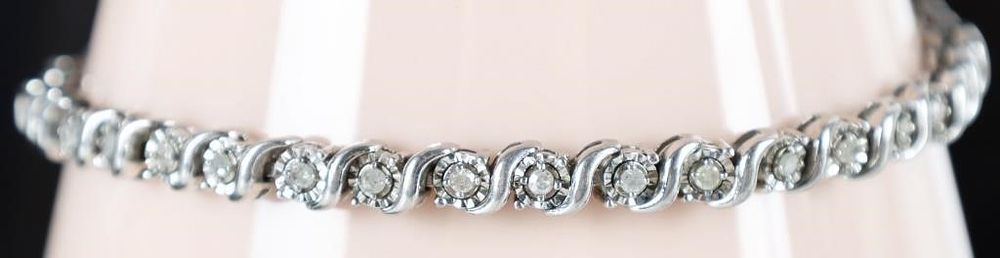 Lot 235147: STERLING SILVER DIAMOND LADIES TENNIS BRACELET