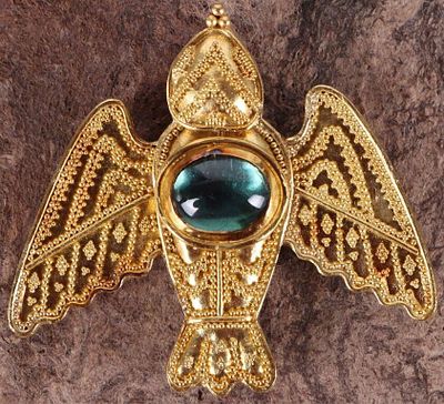 18K YELLOW GOLD SPARROW PENDANT/BROOCH W/ AQUA. 18k yellow gold sparrow ladies pendant/brooch 