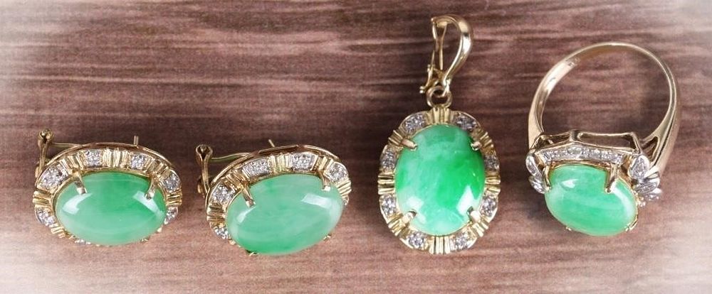 Lot 235182: 14K YELLOW GOLD JADE LADIES JEWELRY SET