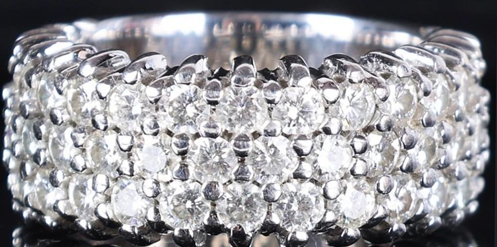 Lot 235191: 14K WHITE GOLD LADIES RING STUDDED W/ MOISSANITE