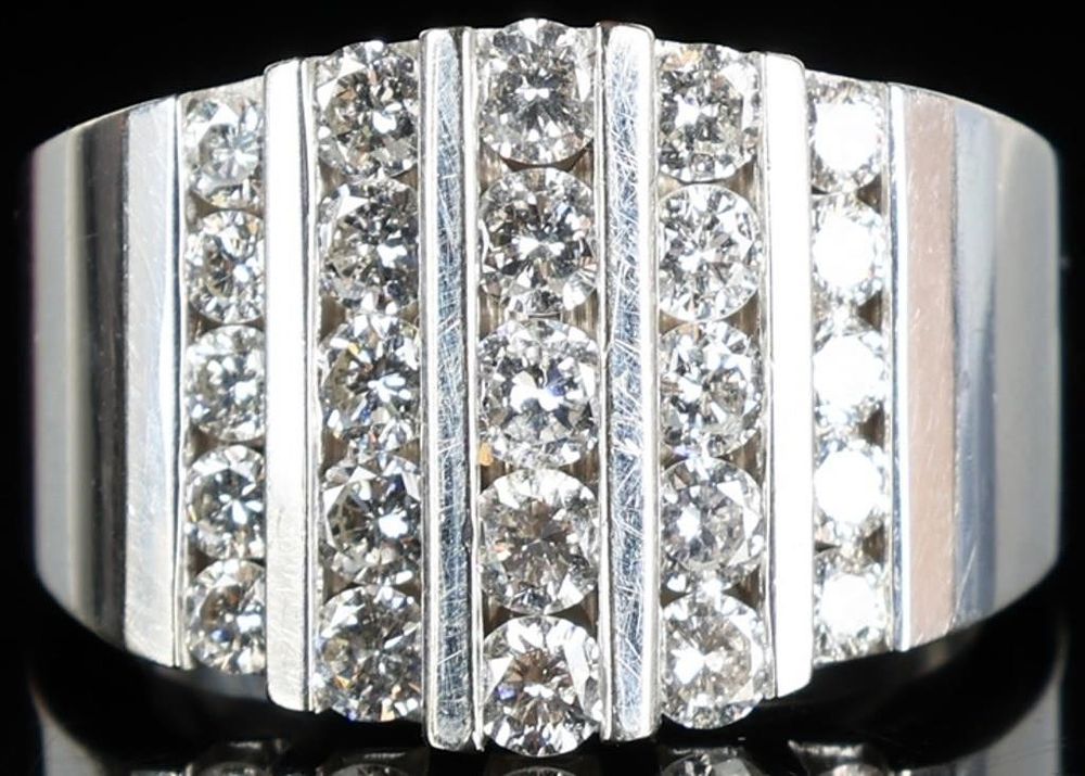 Lot 235195: 14K WHITE GOLD LADIES RING W/ IIA SYNTH DIAMONDS