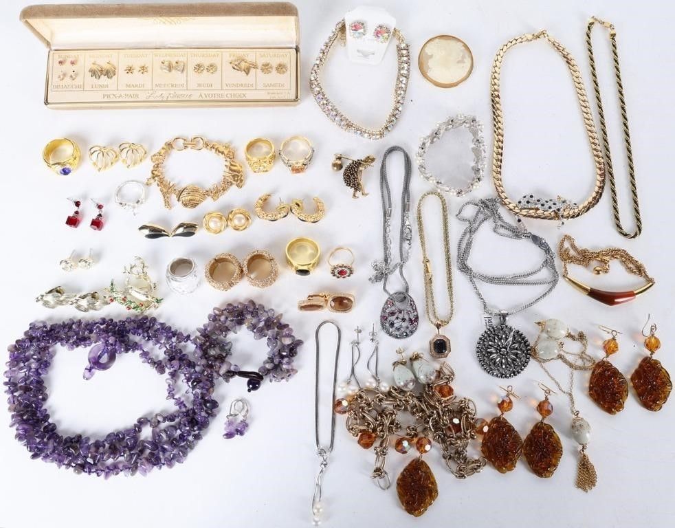Lot 235207: LADIES JEWELRY DESIGNER NOVELTY ITEMS ETC (35)