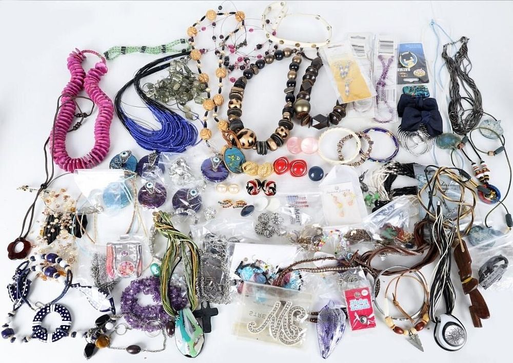 Lot 235209: LADIES JEWELRY SEA GLASS EVIL EYE SPARE PARTS